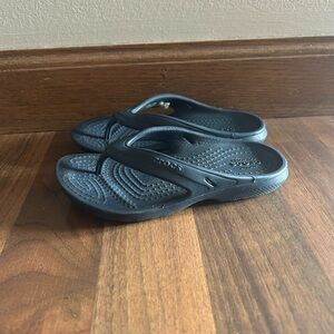 Child's Size 9 Navy Croc Flip Flops
